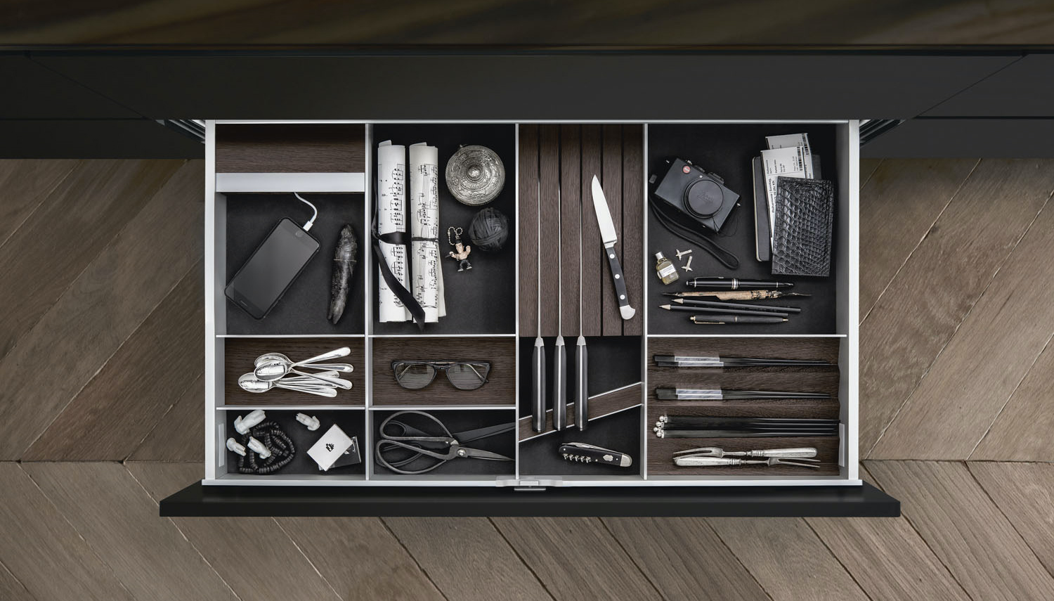 Keukenladen en kasten efficiënt inrichten met SieMatic | Opbergen persoonlijke accessoires | Satink Keukens Keukenladen en kasten efficiënt inrichten met SieMatic | Opbergen persoonlijke accessoires | Satink Keukens